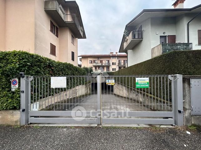 Box/posto auto in residenziale in Via G. Bosis 11
