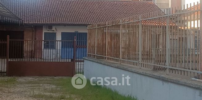 Capannone in commerciale in Corso Alla Vittoria