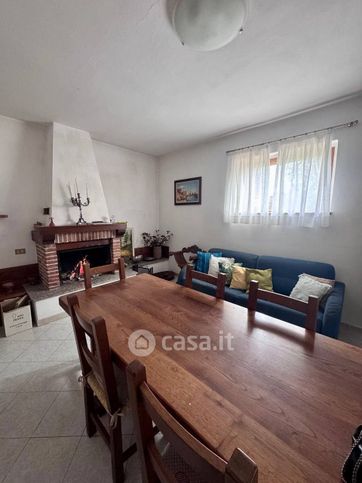 Casa indipendente in residenziale in 