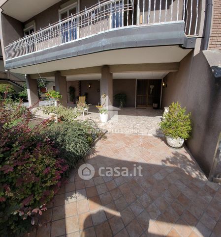 Casa bi/trifamiliare in residenziale in Via Lago di Alleghe