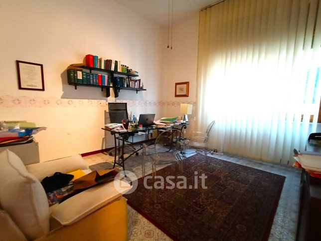 Ufficio in commerciale in Via Nuova
