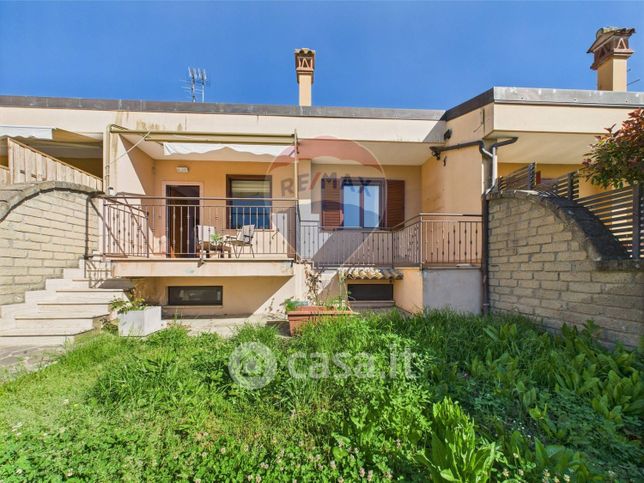 Villetta a schiera in residenziale in Via degli Aranci