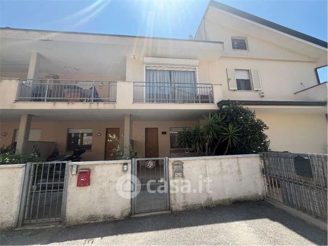 Villetta a schiera in residenziale in Via Aurelia Sud 494