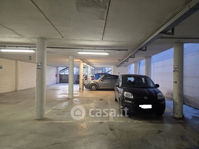 Box/posto auto in residenziale in Via di Corticella 12