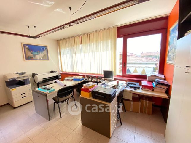 Ufficio in commerciale in Via L. Paolinelli 27 A