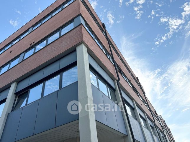 Ufficio in commerciale in Via Gazzani 8