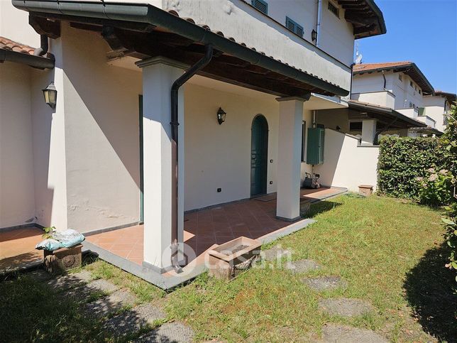 Casa bi/trifamiliare in residenziale in Via dei Cipressi