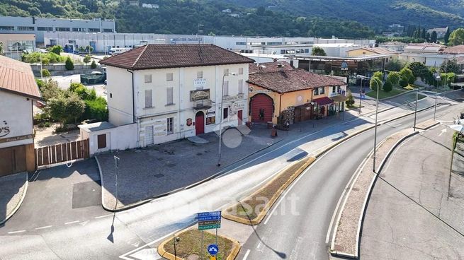 Ufficio in commerciale in Via Europa 5