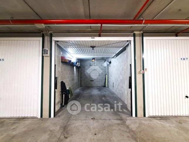 Garage/posto auto in residenziale in Via Michele Schina 24