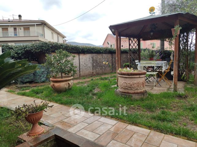 Casa indipendente in residenziale in Via Canale