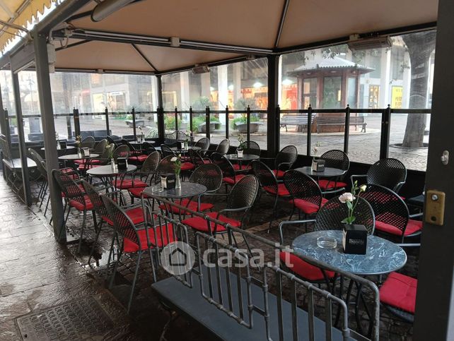 Attività/licenza (con o senza mura) in commerciale in Via Roma