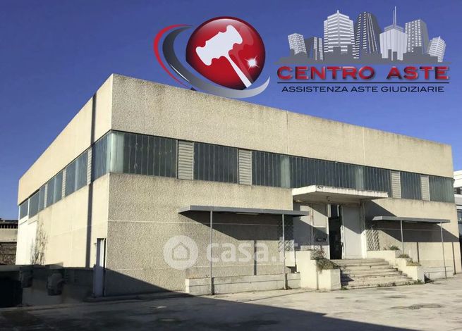 Capannone in commerciale in Via Callano