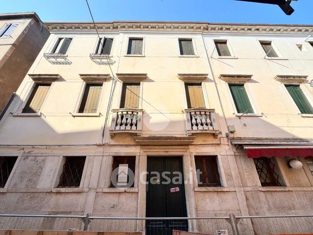 Appartamento in residenziale in Via Cesare Battisti 295