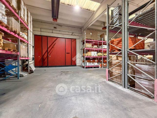 Capannone in commerciale in Via Leonardo da Vinci 22