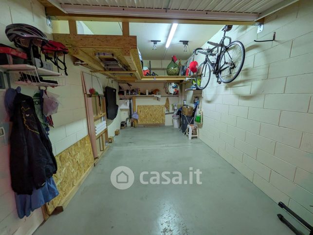 Box/posto auto in residenziale in Traversa di Viale Dante Alighieri