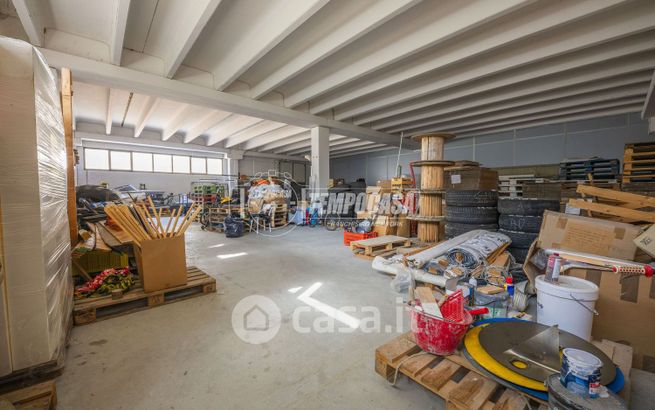 Capannone in commerciale in Via Alpi