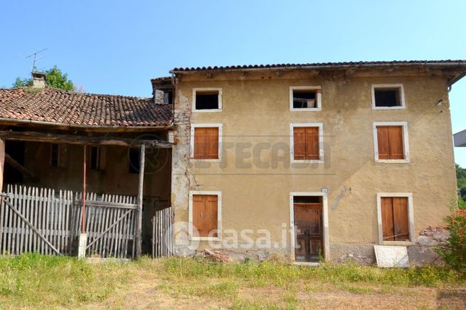 Casa bi/trifamiliare in residenziale in