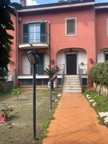 Casa bi/trifamiliare in residenziale in Via Paolo Emilio Imbriani