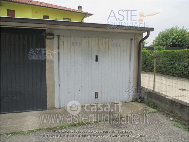 Garage/posto auto in residenziale in Via Manzoni Alessandro 39