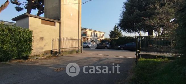 Capannone in commerciale in Via Adamello 5