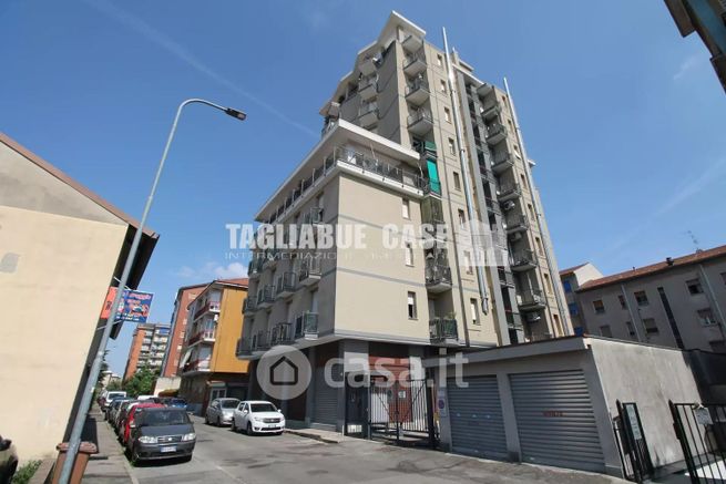 Box/posto auto in residenziale in Via Silvio Pellico 31