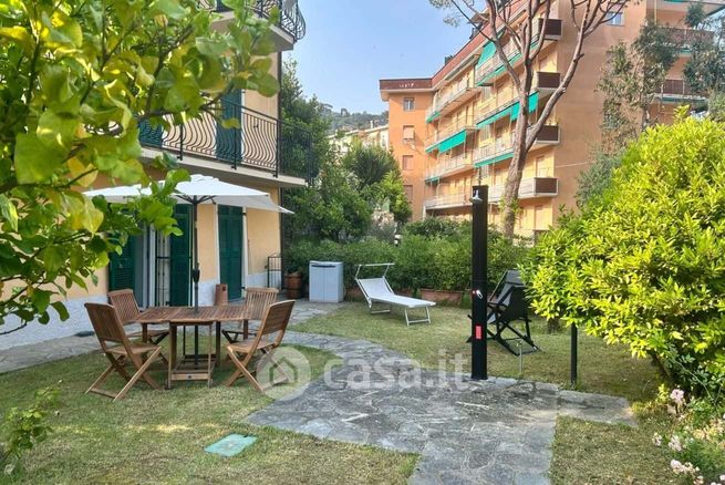 Appartamento in residenziale in Via Costamezzana