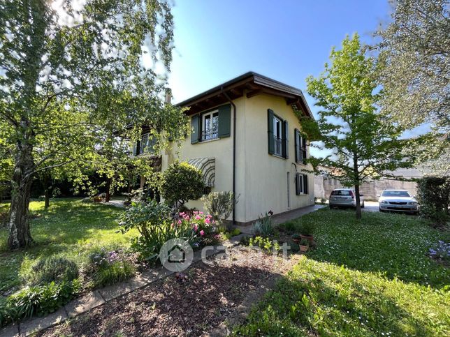 Villa in residenziale in Via Alla Stesa 1