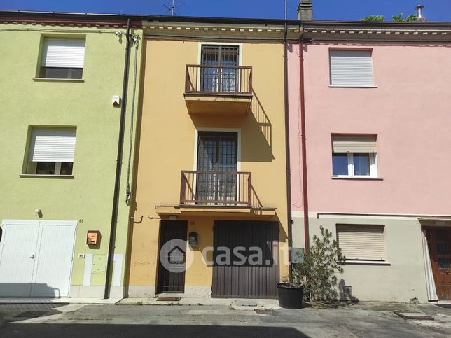 Casa bi/trifamiliare in residenziale in