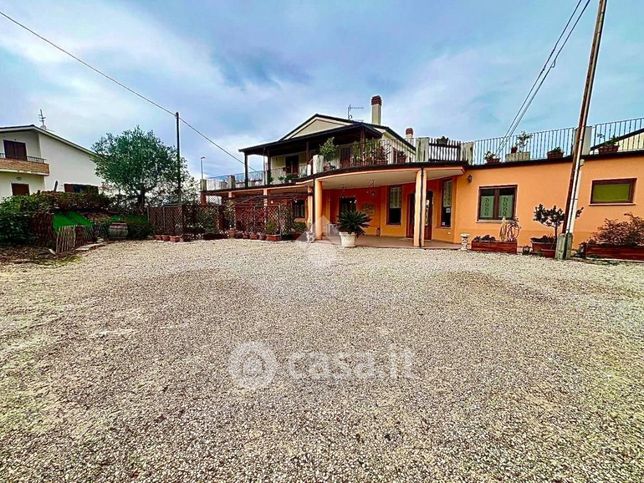 Capannone in commerciale in Contrada Staiano 15