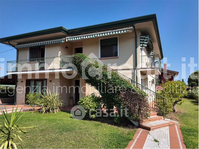 Casa indipendente in residenziale in