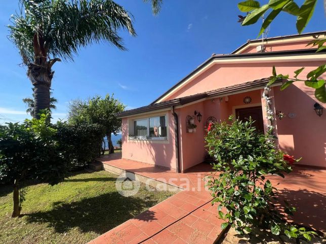 Appartamento in residenziale in Strada Costa dei Pini 31