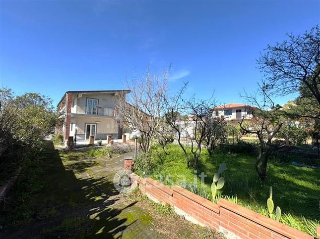 Casa indipendente in residenziale in Via L.B. Alberti