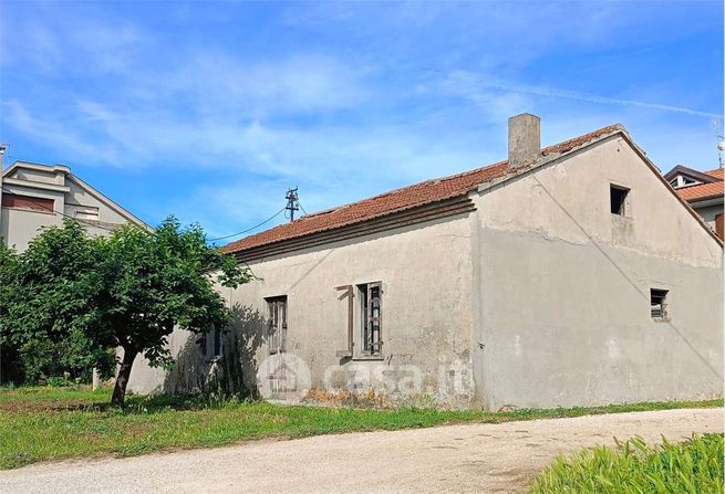 Rustico/casale in residenziale in 
