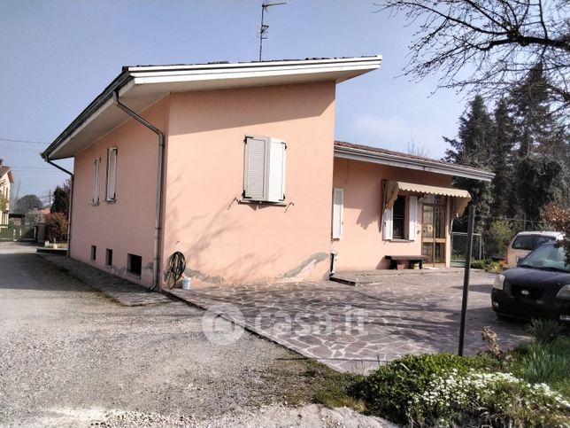 Villa in residenziale in Via Lupi e Sabbietta 12