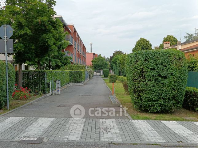 Box/posto auto in residenziale in Via Fratelli Rosselli 58