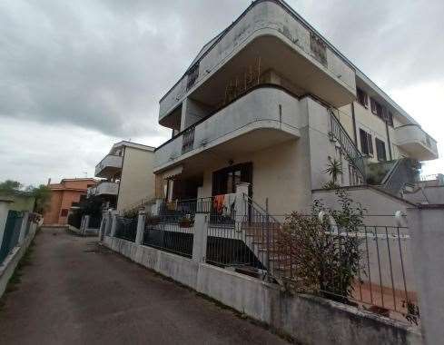 Appartamento in residenziale in Via Lazio 1