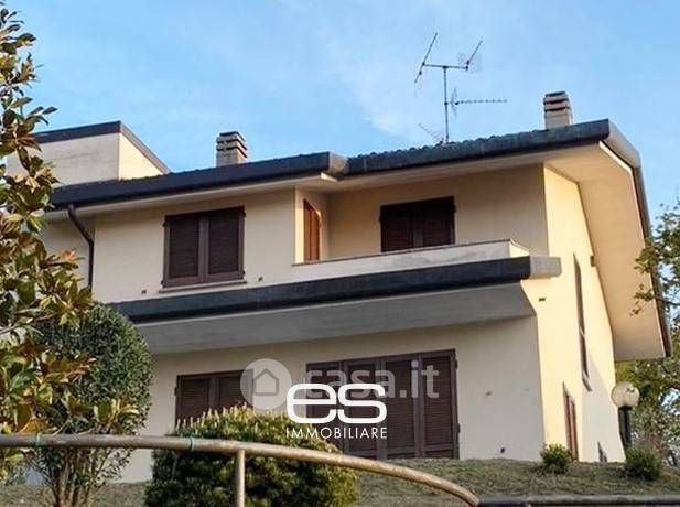 Villa in residenziale in Via Provinciale per Colle Brianza 7