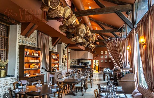 Attivitã /licenza (con o senza mura) in commerciale in 