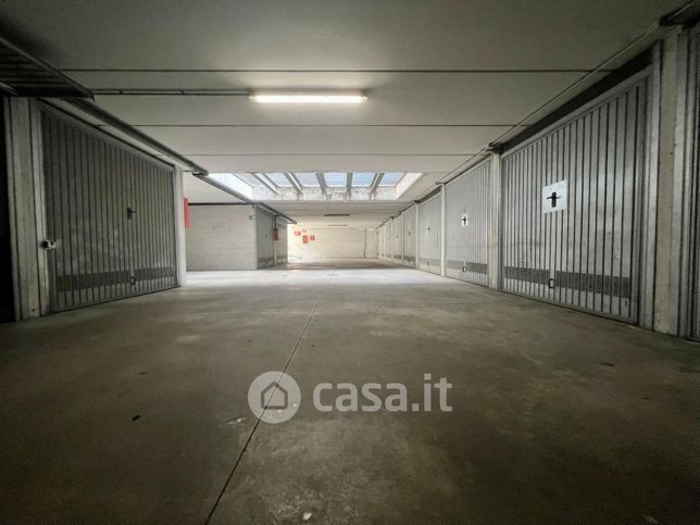 Garage/posto auto in residenziale in Via Luigi Ornato 10