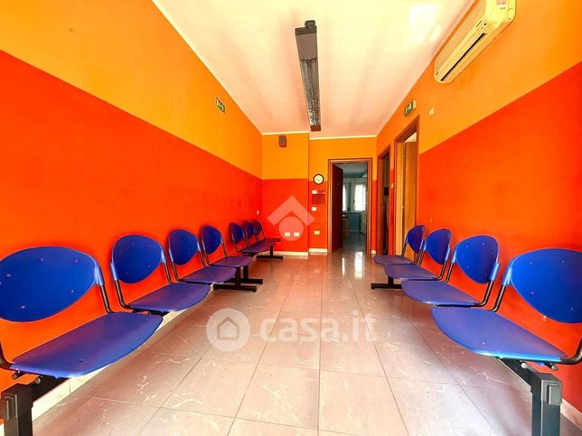 Ufficio in commerciale in Via Tevere 73