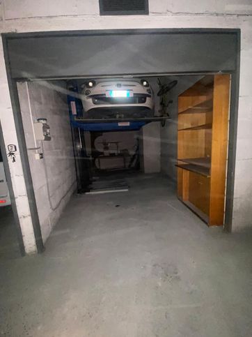 Garage/posto auto in residenziale in Via Campana