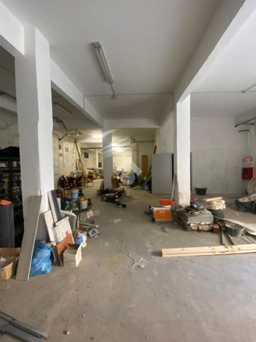 Capannone in commerciale in Via Aldo Manuzio 8