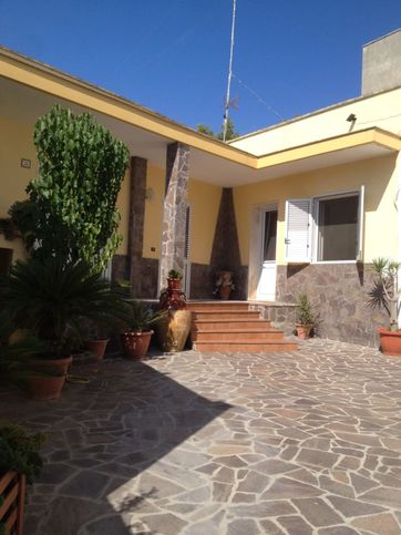 Casa indipendente in residenziale in Via Salvatore Poti 36