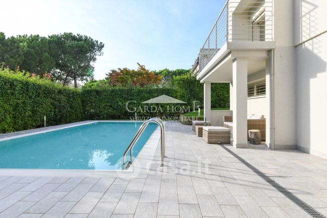 Villa in residenziale in Lungolago Cesare Battisti