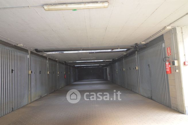 Box/posto auto in residenziale in Via Passo Buole 67