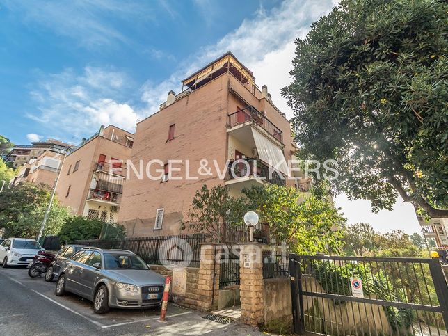 Attico/mansarda in residenziale in Via Gradoli