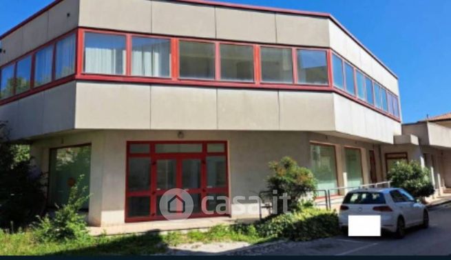 Capannone in commerciale in Via Daniele Manin