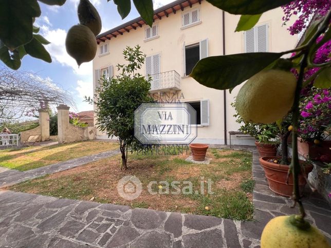 Villa in residenziale in Via Capezzano Monte