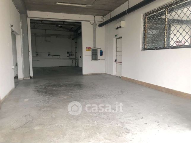 Capannone in commerciale in Via Vivaldi Antonio 5
