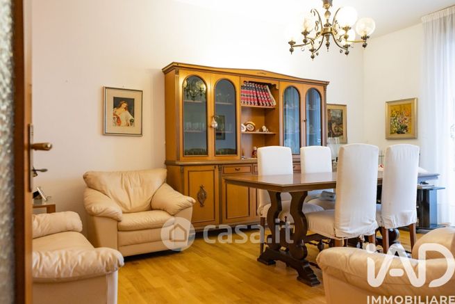 Appartamento in residenziale in Via A. Manzoni 56